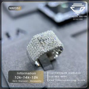 Nhẫn Nam Vàng Đính Đá Moissanite Round & Baguette Xếp Vuông Góc – NN1351