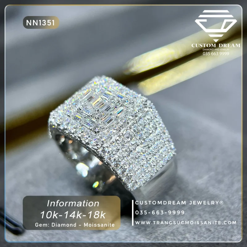 Nhẫn Nam Vàng Đính Đá Moissanite Round & Baguette Xếp Vuông Góc – NN1351