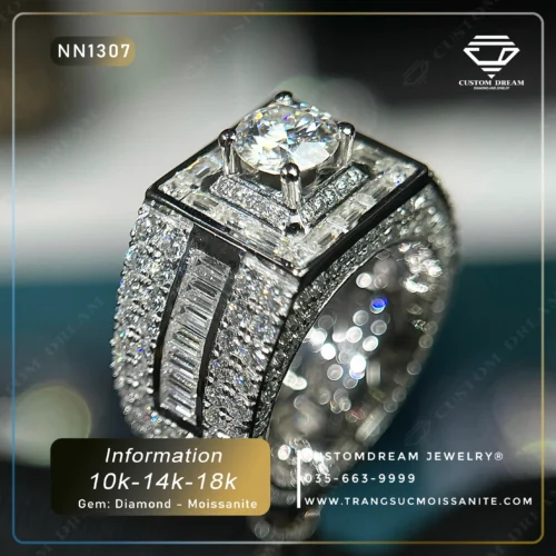 NN1307-1 Nhẫn Nam Vàng Đính Đá Moissanite 6.8 Ly Đa Tầng Round & Baguette – NN1307