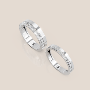 Nhẫn Cưới Vàng Trắng Nam Bản To Viền Pavé Chéo Nữ Một Hàng Pavé – 327